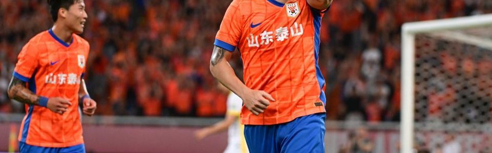 泰山6战不败！5战申花不胜，卡扎戴帽王大雷送点，延续3魔咒