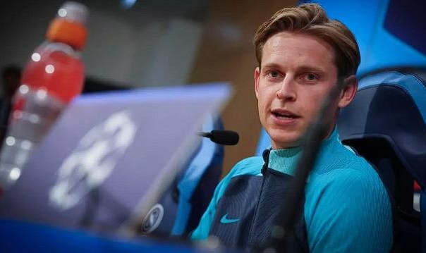 巴萨大战前内斗不止，德容开炮为哪般？